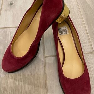 Wonder women’s Eliza Suede pumps color Currrant